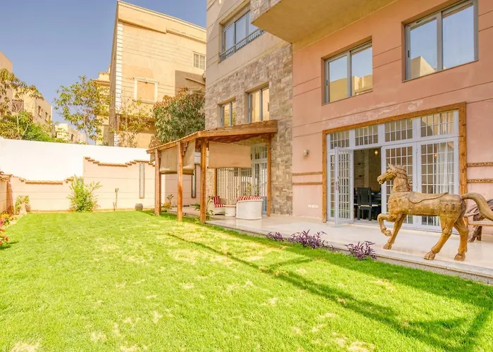 Spacious Garden Duplex Near Jw Marriott